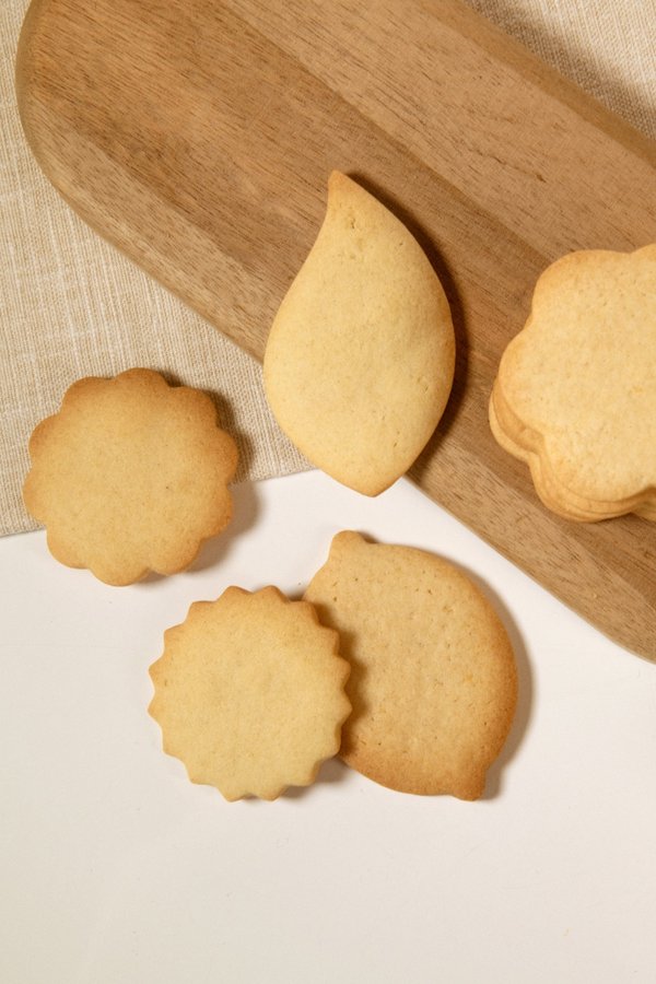 Biscuits sablés By Swanie sur planche en bois