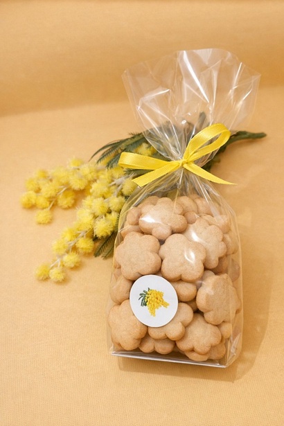 Mini biscuits sablés en sachet transparent avec ruban jaune